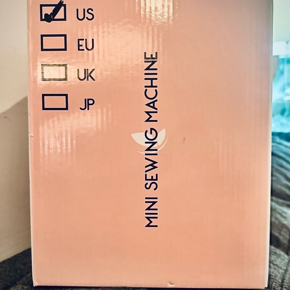 Mini Sewing Machine by Magicfly - Picture 16 of 17